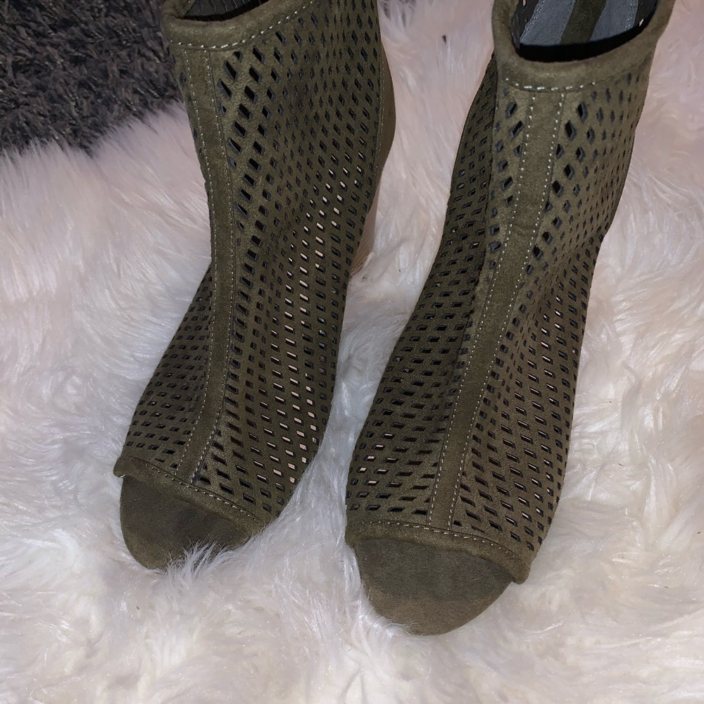 Shoes - Picture 2 of 3